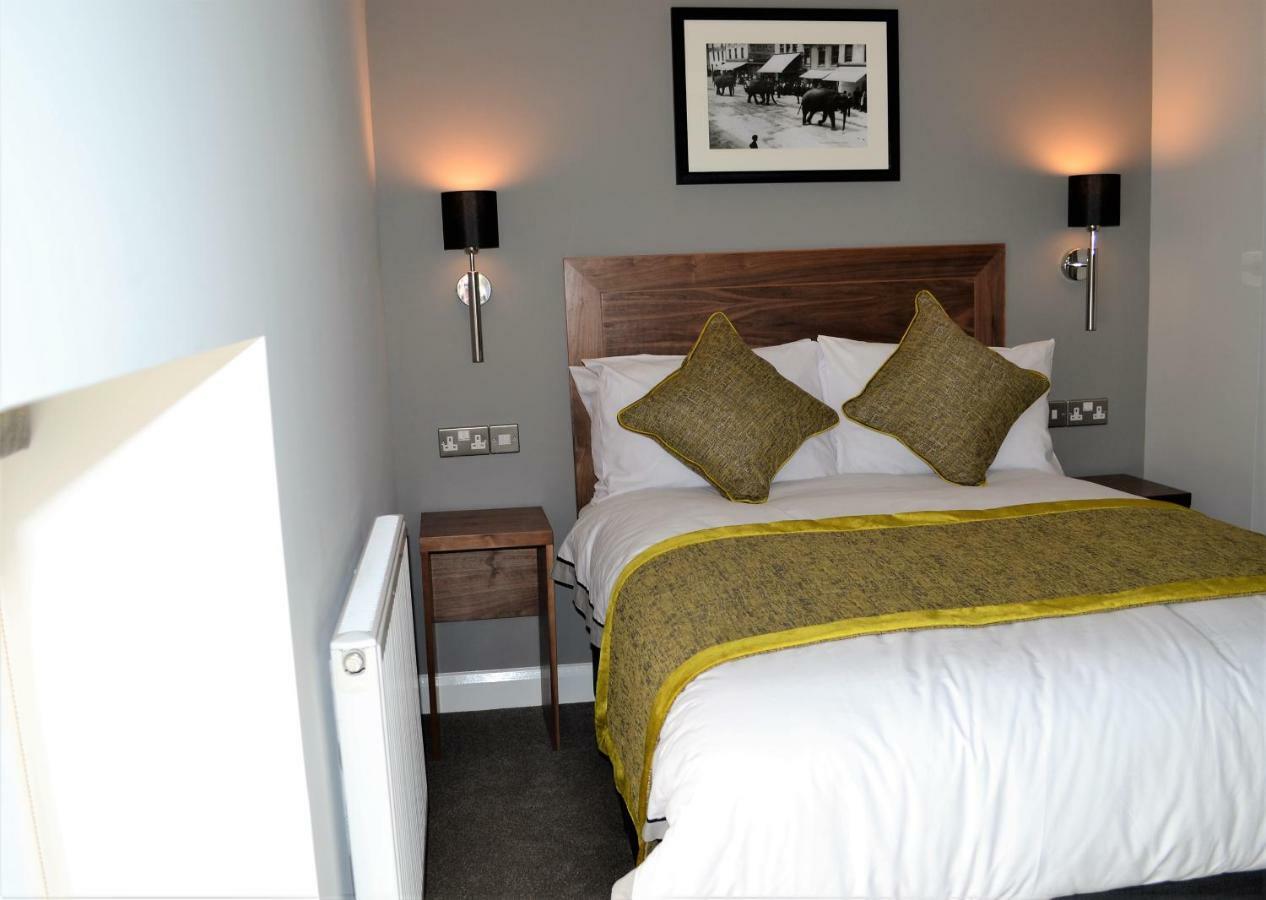 New Park Hotel Carmarthen Exterior foto